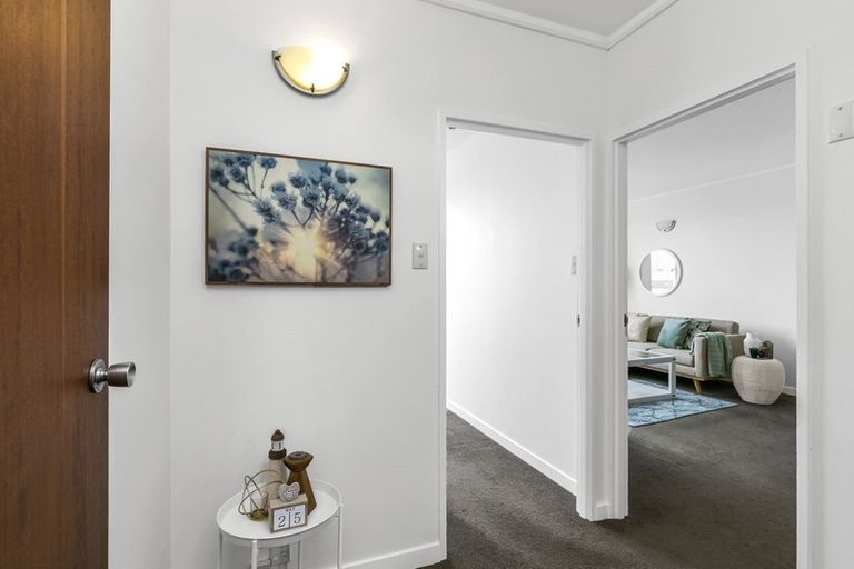 Photo of property in Hobson Court Flats, 76/70 Hobson Street, Thorndon, Wellington, 6011