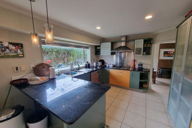 Photo of property in 15 Meteor Place, Schnapper Rock, Auckland, 0632