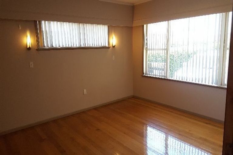 Photo of property in 112 Forrest Hill Road, Forrest Hill, Auckland, 0620