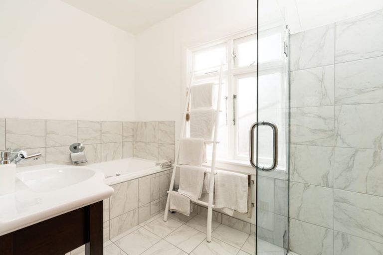 Photo of property in 37 The Crescent, Roseneath, Wellington, 6011