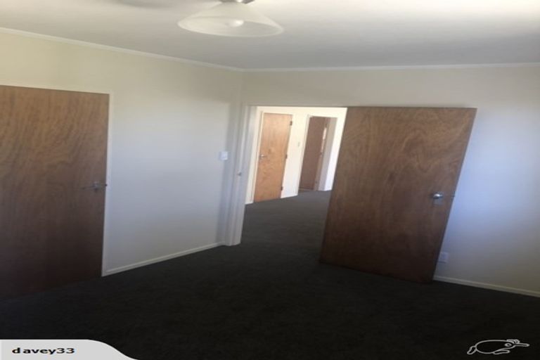 Photo of property in 89b Stewart Drive, Newlands, Wellington, 6037