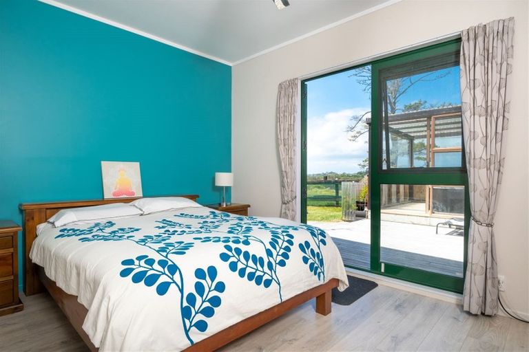 Photo of property in 137 Tawa Road, Kumeu, 0891