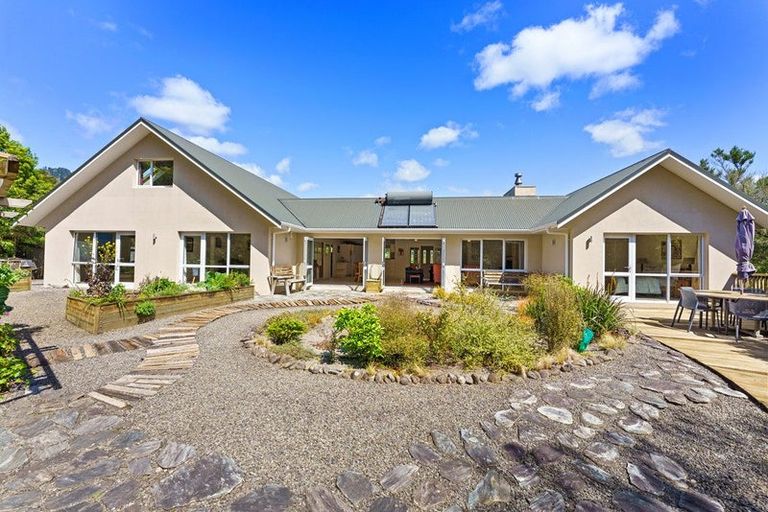 Photo of property in 94 Peka Peka Road, Peka Peka, Waikanae, 5391