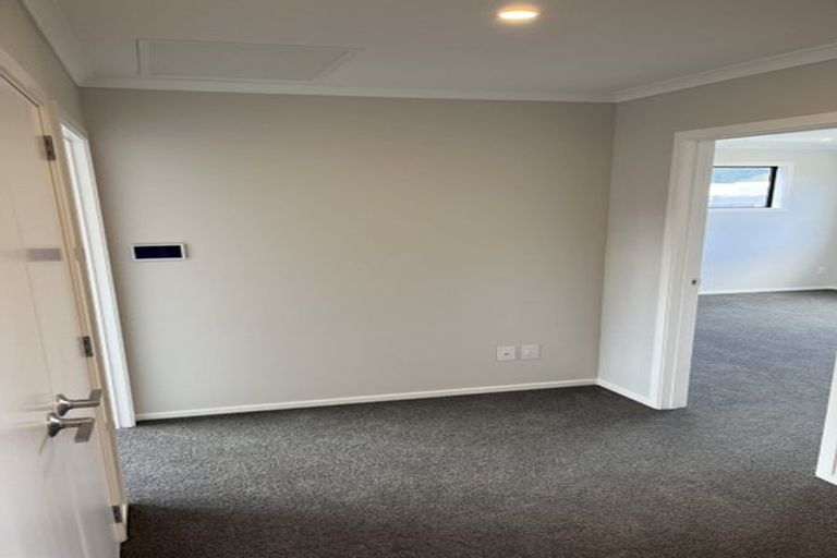 Photo of property in 1 Cynisca Crescent, Wallaceville, Upper Hutt, 5018