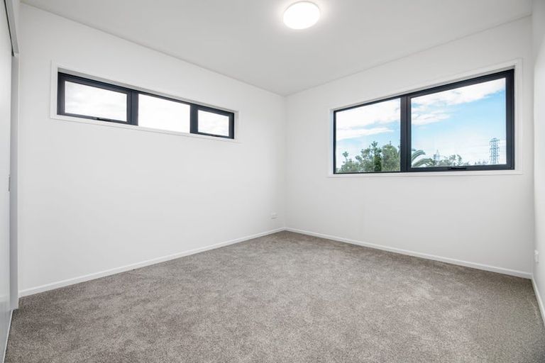 Photo of property in 4/43b Waimumu Road, Massey, Auckland, 0614