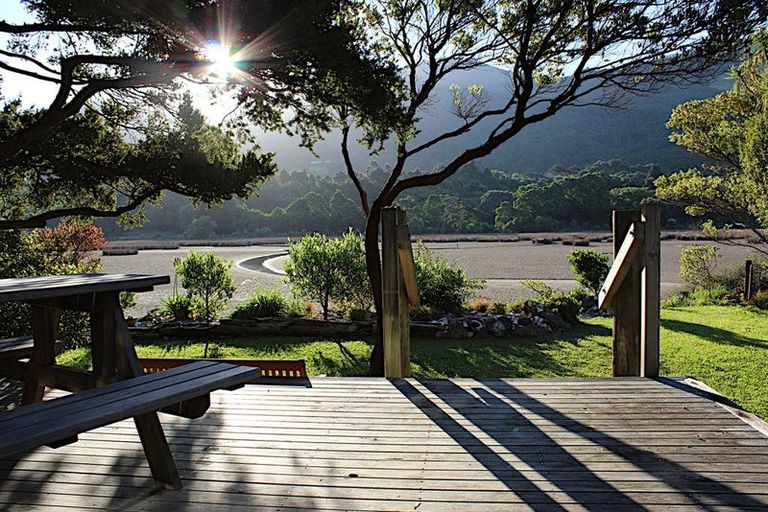 Photo of property in 50 Totara Avenue, Collingwood, 7073