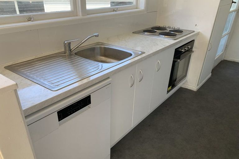 Photo of property in 8 Oreil Avenue, West Harbour, Auckland, 0618