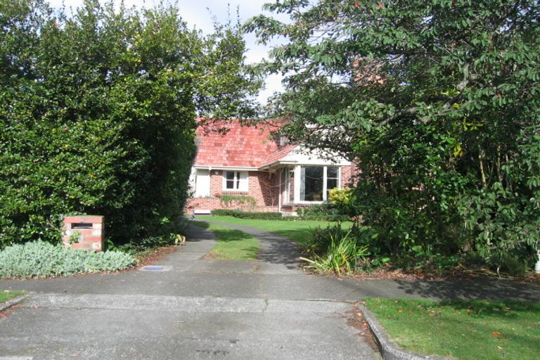 Photo of property in 11 Innes Place, Roslyn, Palmerston North, 4414