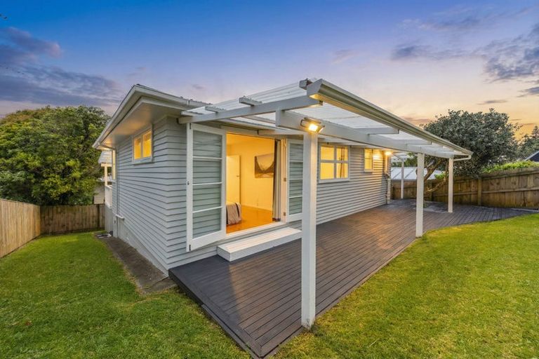 Photo of property in 2/13 Tilden Avenue, Hillcrest, Auckland, 0627