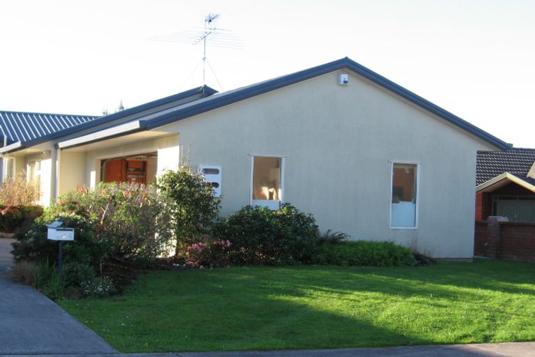 Photo of property in 6 Patsy O'hara Place, Swanson, Auckland, 0612