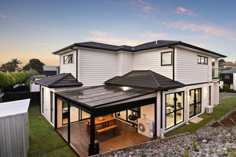 Photo of property in 1 Sai Ridge Close, Pukekohe, 2120