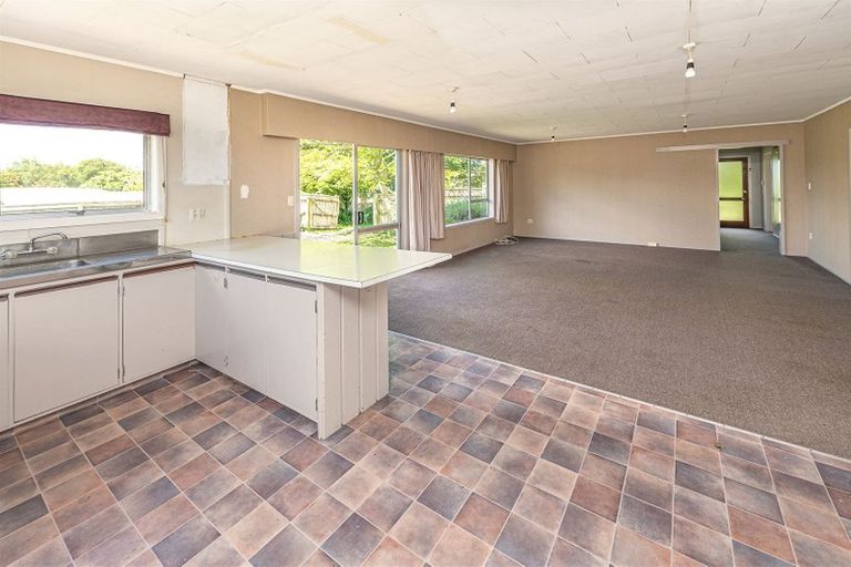 Photo of property in 30 Weraroa Road, Waverley, 4510