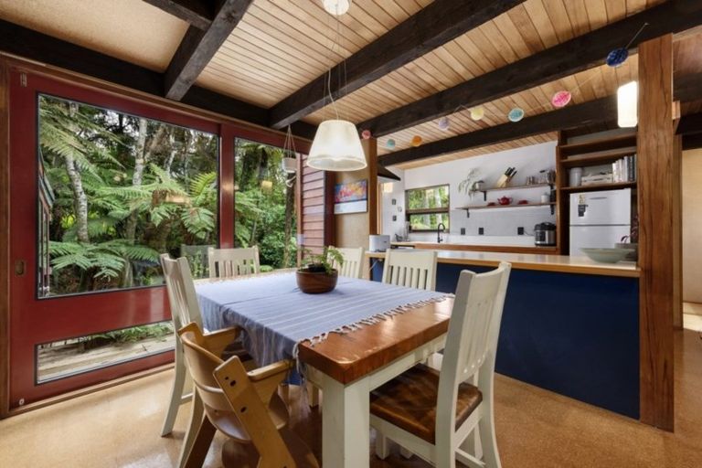 Photo of property in 77 Wyndham Road, Pinehaven, Upper Hutt, 5019