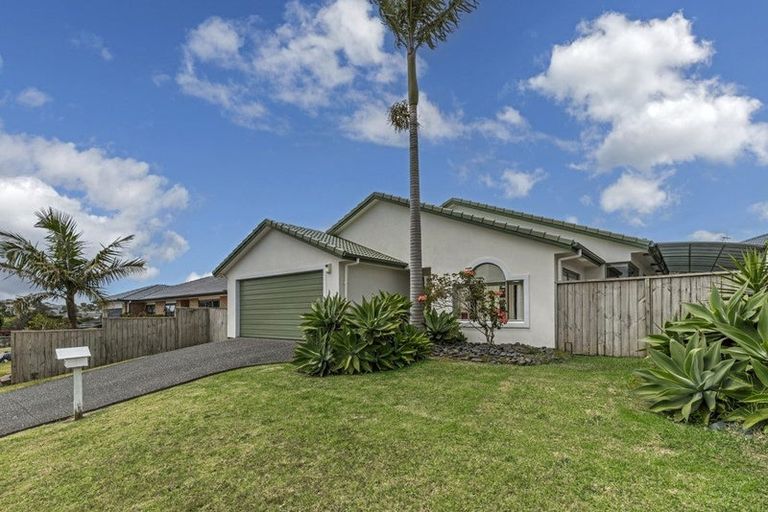 Photo of property in 6 Reybert Place, Massey, Auckland, 0614