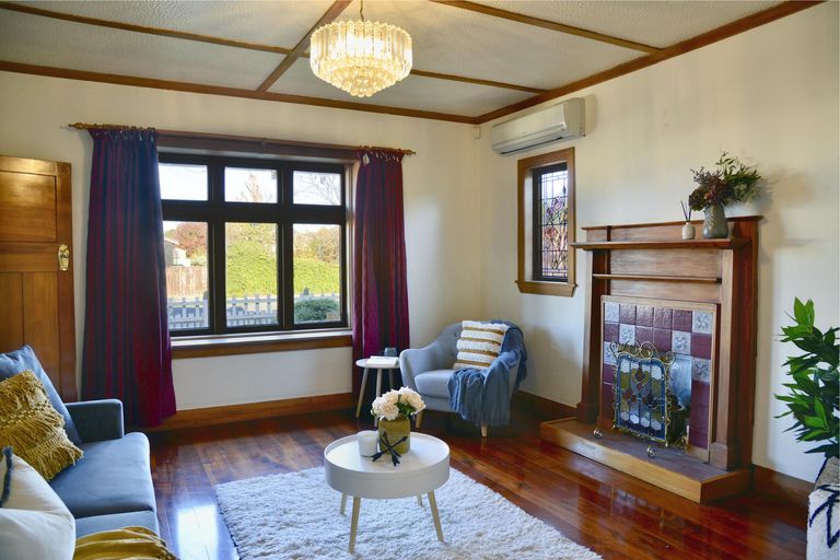 Photo of property in 2 Garrison Street, Carterton, 5713