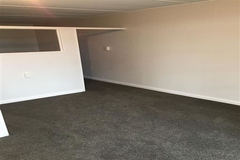 Photo of property in 29 Marine Parade, Bluff Hill, Napier, 4110