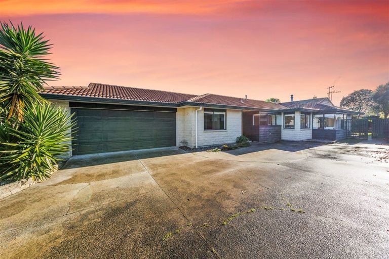 Photo of property in 100 John F Kennedy Drive, Milson, Palmerston North, 4414