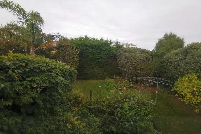 Photo of property in 114 Sturges Road, Henderson, Auckland, 0612