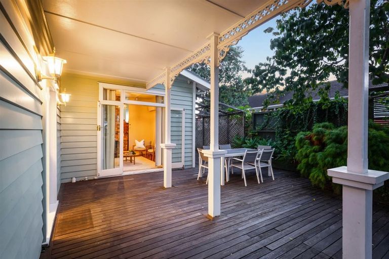 Photo of property in 25a Belle Vue Avenue, Northcote Point, Auckland, 0627