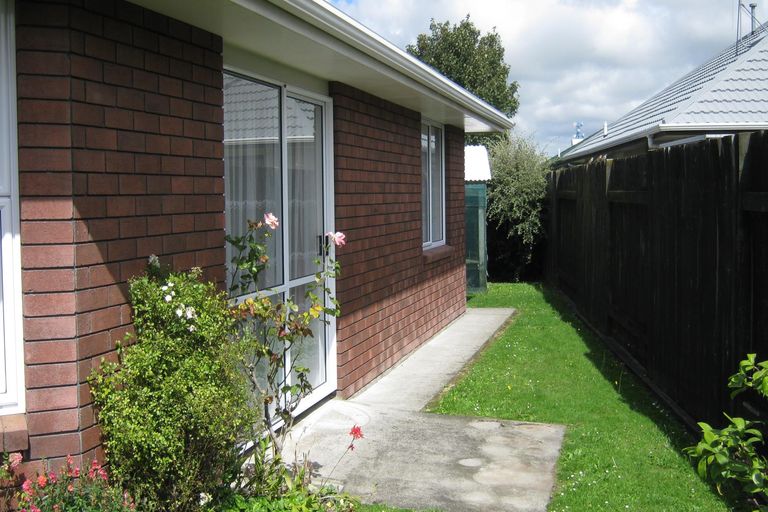 Photo of property in 8b Elizabeth Street, Palmerston North, 4410