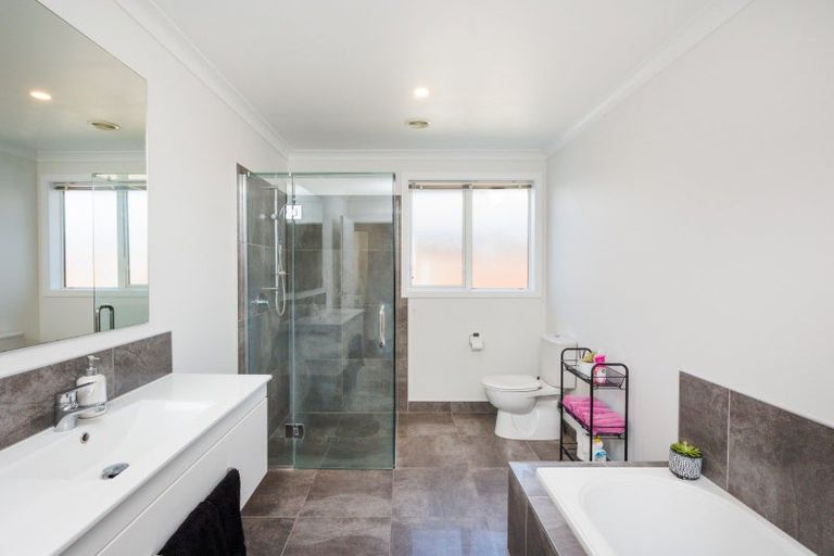 Photo of property in 15 Serenity Crescent, Kelvin Grove, Palmerston North, 4414