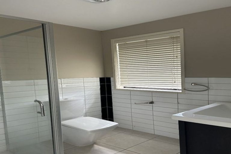 Photo of property in 45 Harry Dreadon Road, Opaheke, Papakura, 2584