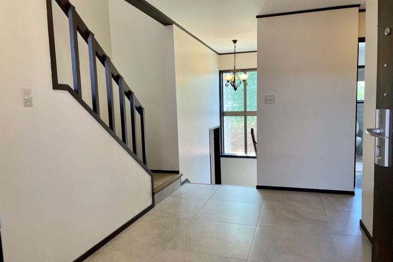 Photo of property in 14 Sheralee Place, Bucklands Beach, Auckland, 2014