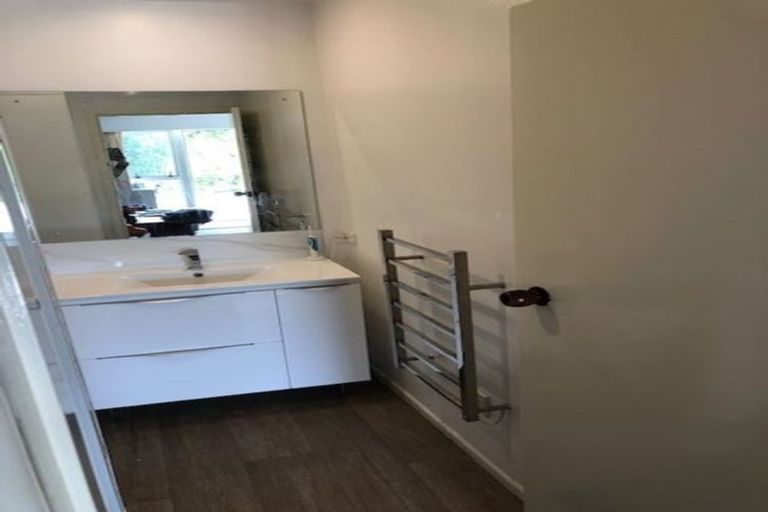 Photo of property in 2/14 Gerwyn Place, Pakuranga Heights, Auckland, 2010