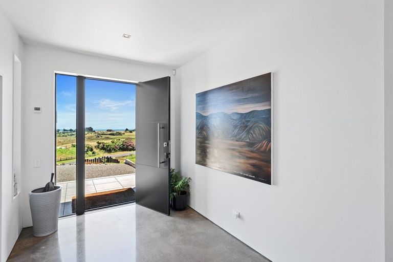 Photo of property in 80 Harakeke Road, Te Horo, Otaki, 5581