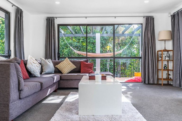 Photo of property in 37 Blue Heron Rise, Stanmore Bay, Whangaparaoa, 0932