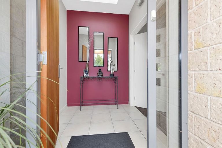 Photo of property in 25 Teviotview Place, Amberley, 7410