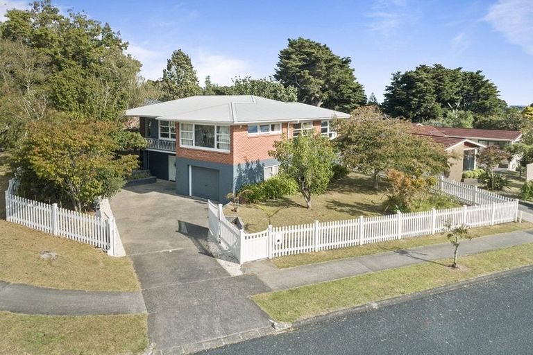 Photo of property in 11 Walpole Avenue, Hillpark, Auckland, 2102