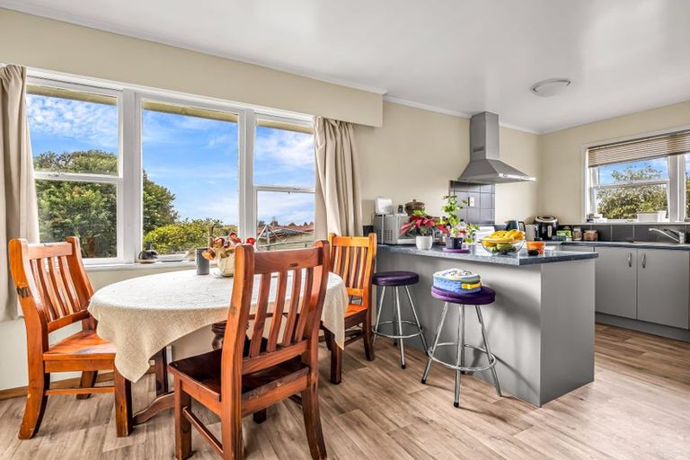 Photo of property in 27 Island View Road, Western Heights, Rotorua, 3015