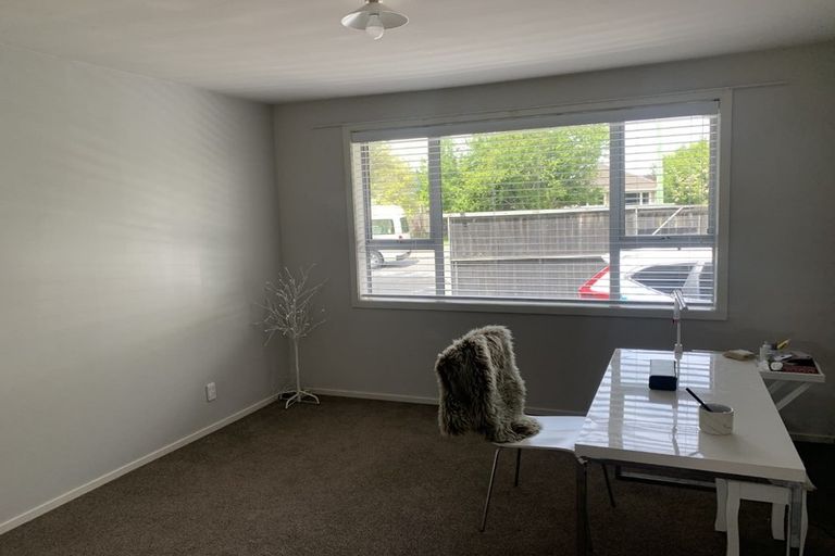 Photo of property in 100 Northcote Road, Northcote, Christchurch, 8052