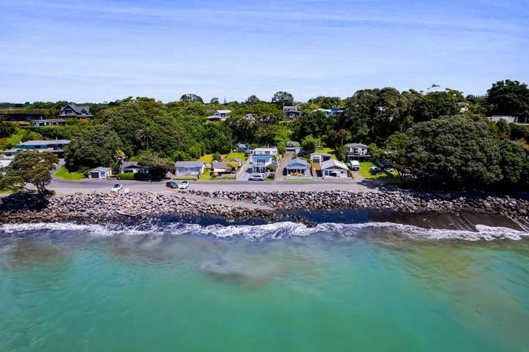 Photo of property in 37 Onaero Beach Road, Onaero, Urenui, 4383