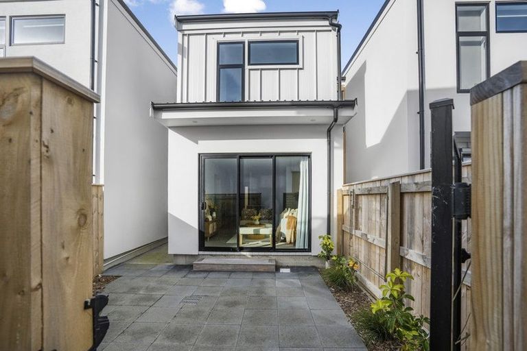 Photo of property in 16/10 Pascoe Avenue, Paremata, Porirua, 5026