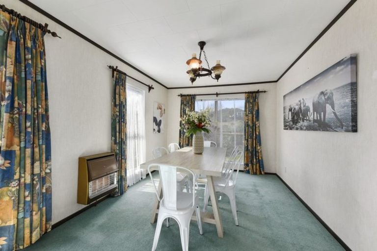 Photo of property in 6 Pioneer Grove, Silverstream, Upper Hutt, 5019