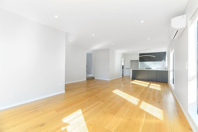 Photo of property in 8a Jeff Place, Howick, Auckland, 2014