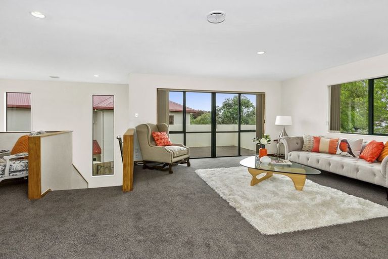 Photo of property in 1/10 Hilltop Road, Clover Park, Auckland, 2019
