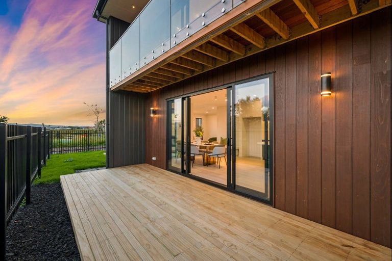 Photo of property in 32 Catalina Avenue, Rosehill, Papakura, 2113