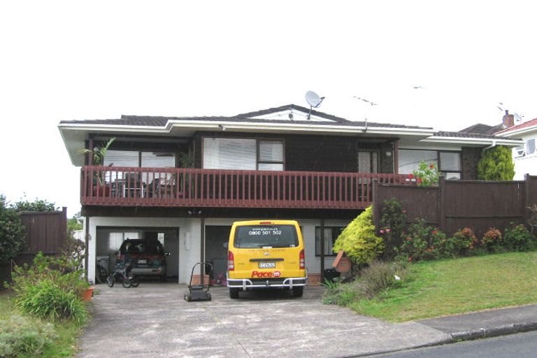 Photo of property in 1a Wakeling Avenue, Te Atatu South, Auckland, 0610