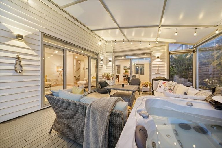 Photo of property in 1 Turutu Place, Long Bay, Auckland, 0630