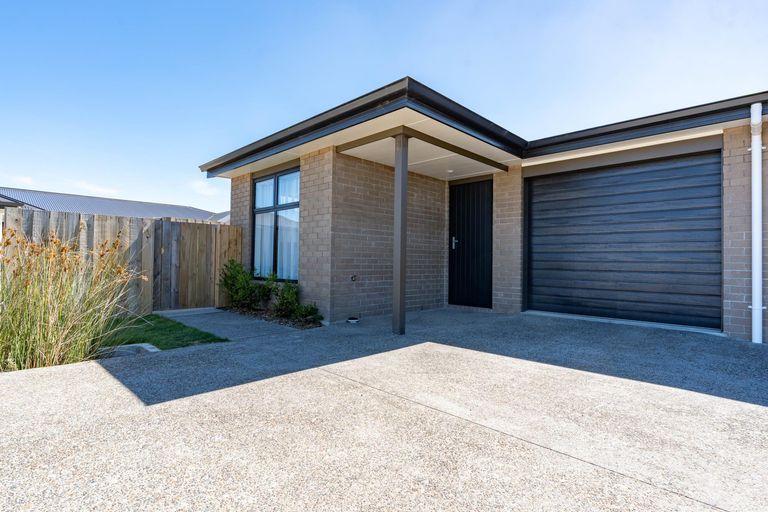 Photo of property in 53 Waruhia Crescent, Rototuna North, 3281