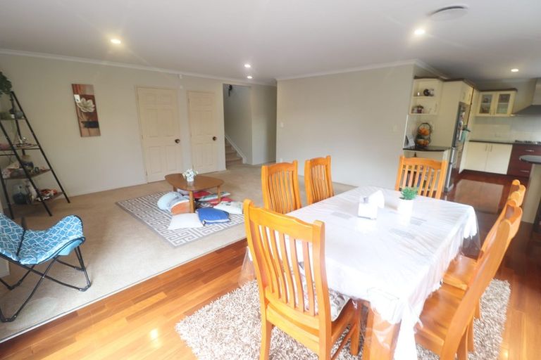 Photo of property in 16 Crimson Park, Oteha, Auckland, 0632