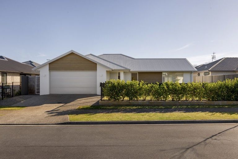 Photo of property in 4 Raynor Crescent, Pyes Pa, Tauranga, 3112