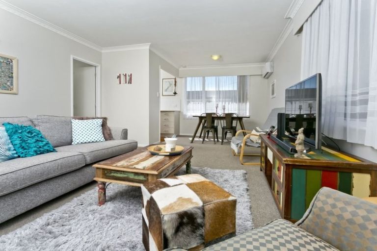 Photo of property in 1/279 Sunset Road, Sunnynook, Auckland, 0632