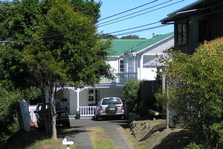 Photo of property in 1/9 Council Terrace, Northcote Point, Auckland, 0627