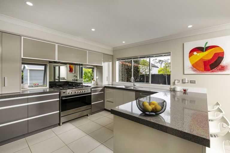 Photo of property in 17 Oak View Terrace, Schnapper Rock, Auckland, 0632