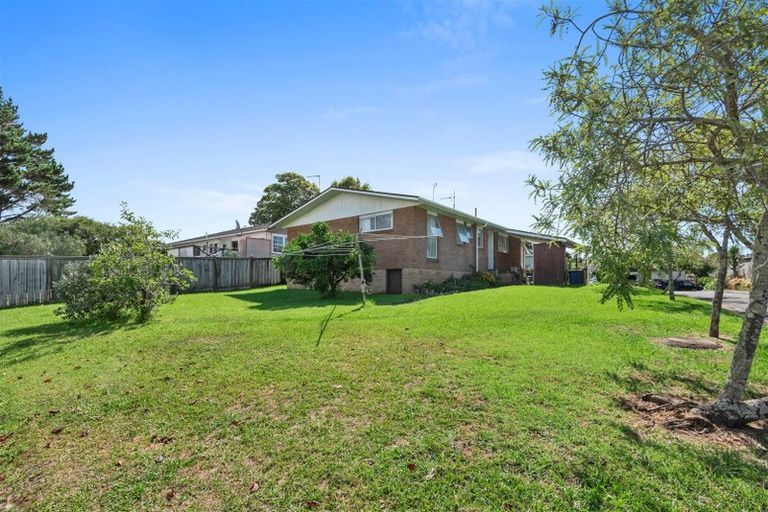 Photo of property in 12 Cockayne Crescent, Sunnynook, Auckland, 0620