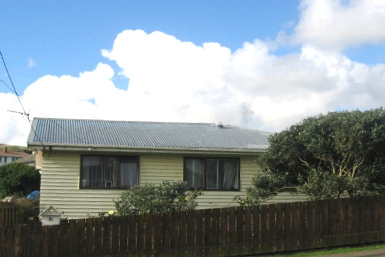 Photo of property in 37 Levant Street, Cannons Creek, Porirua, 5024